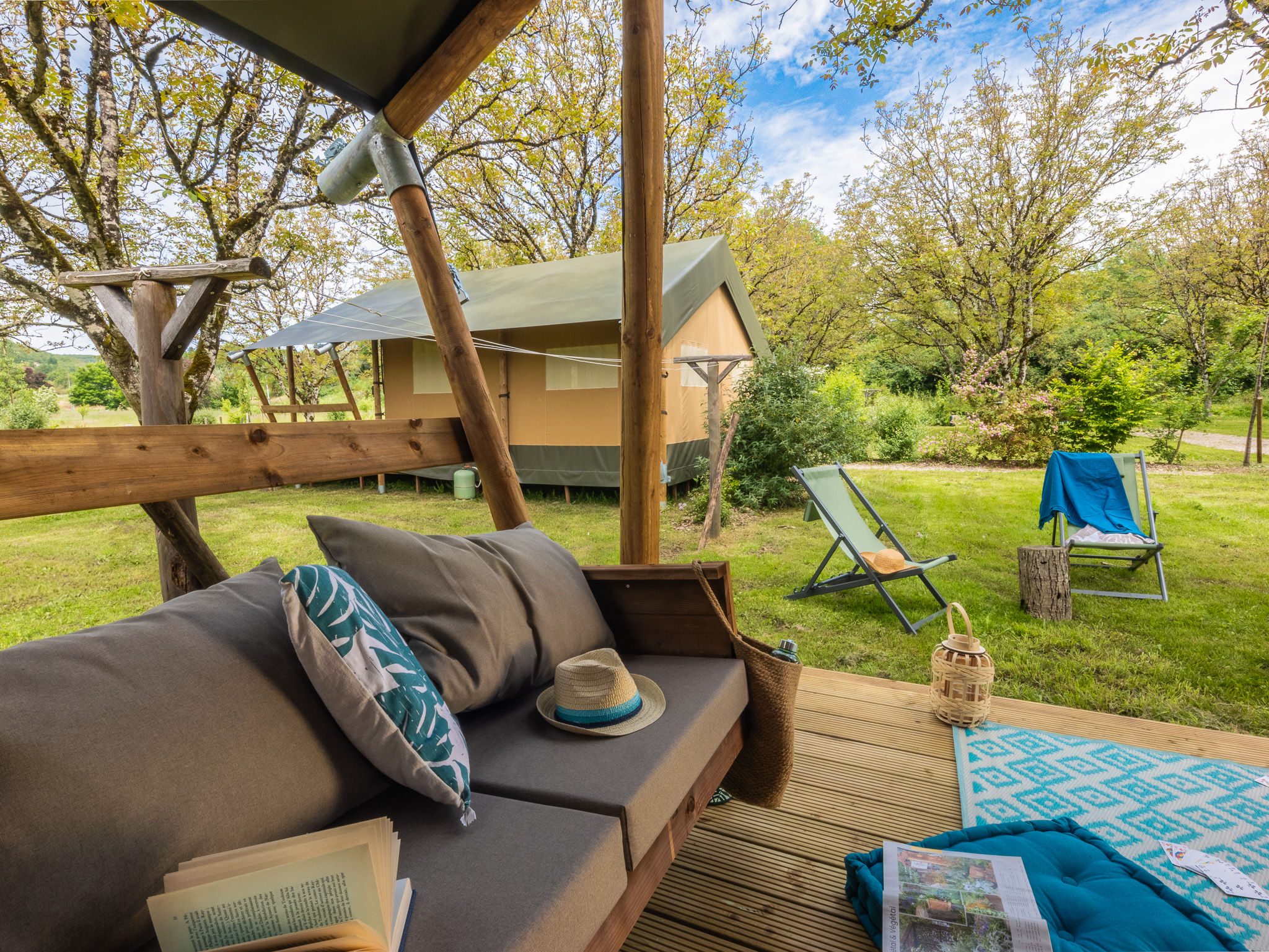 image Votre logement est idéalement situé dans un bel environnement arboré et végétalisé.