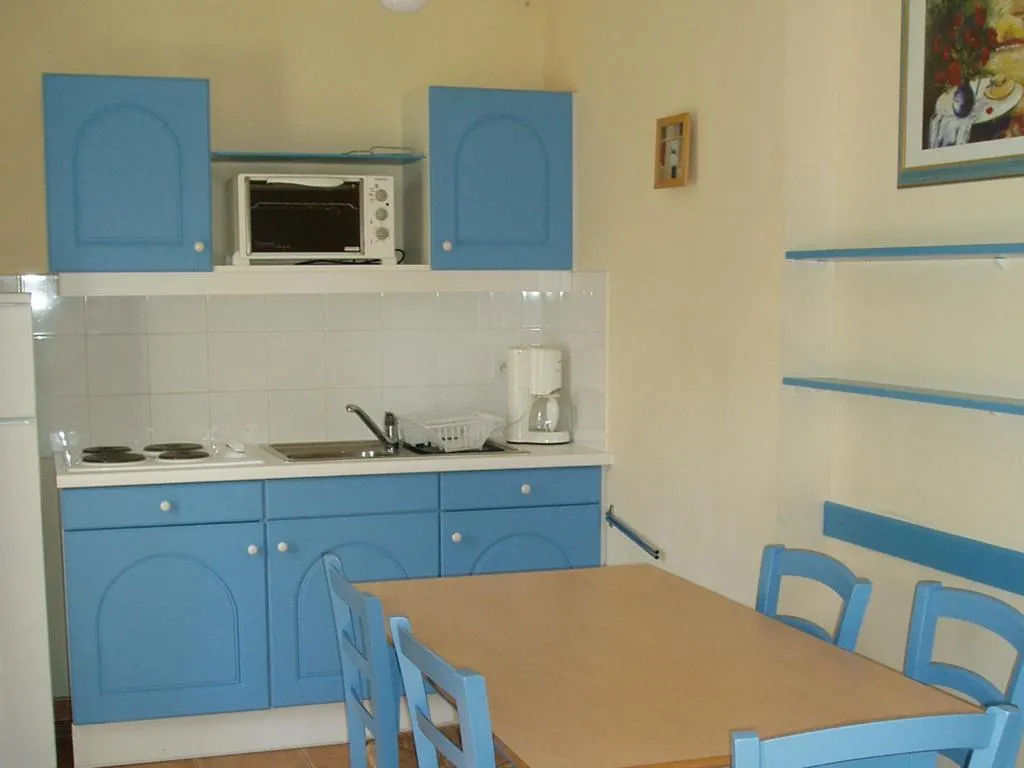 image Tuck into a great snack you’ve prepared in your kitchenette.