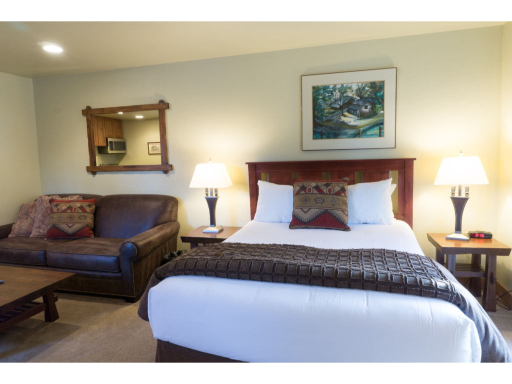 image Spacious and well-lit bedroom featuring two comfortable queen-sized beds, perfect for families or groups.