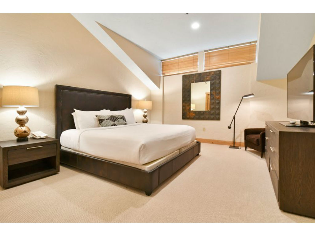image Luxurious master suite with a king bed .