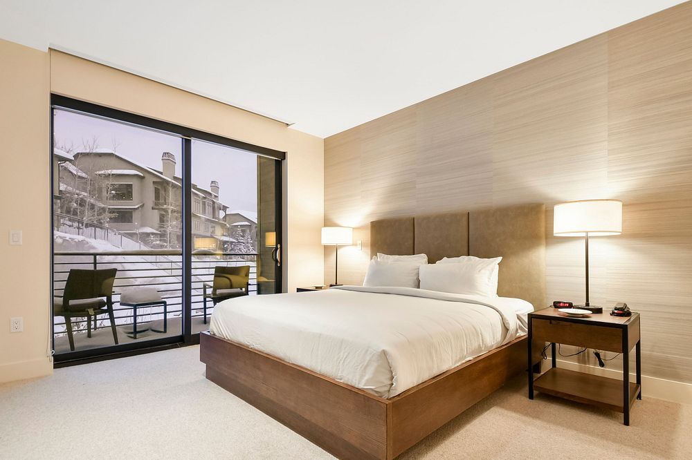 image With stunning mountain views visible through expansive windows, the cozy bedroom offers comfort and a touch of luxury.