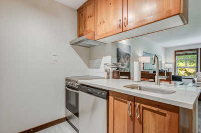 Well-equipped kitchen with all the essentials and a dining area.