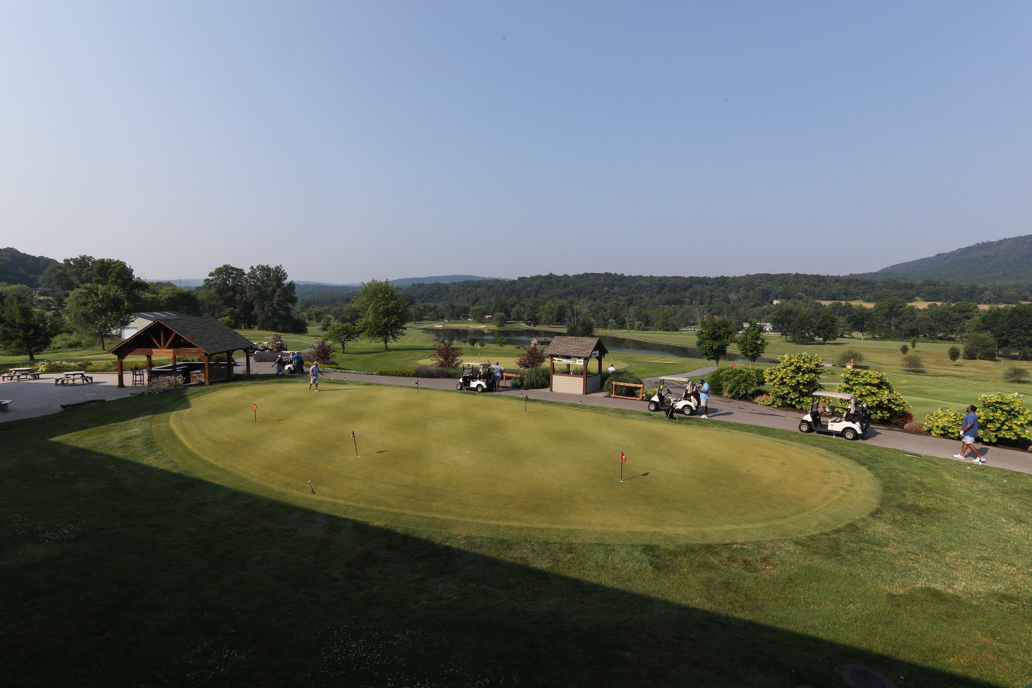 image Stunning view of the expansive golf course, perfect for golf enthusiasts and nature lovers.