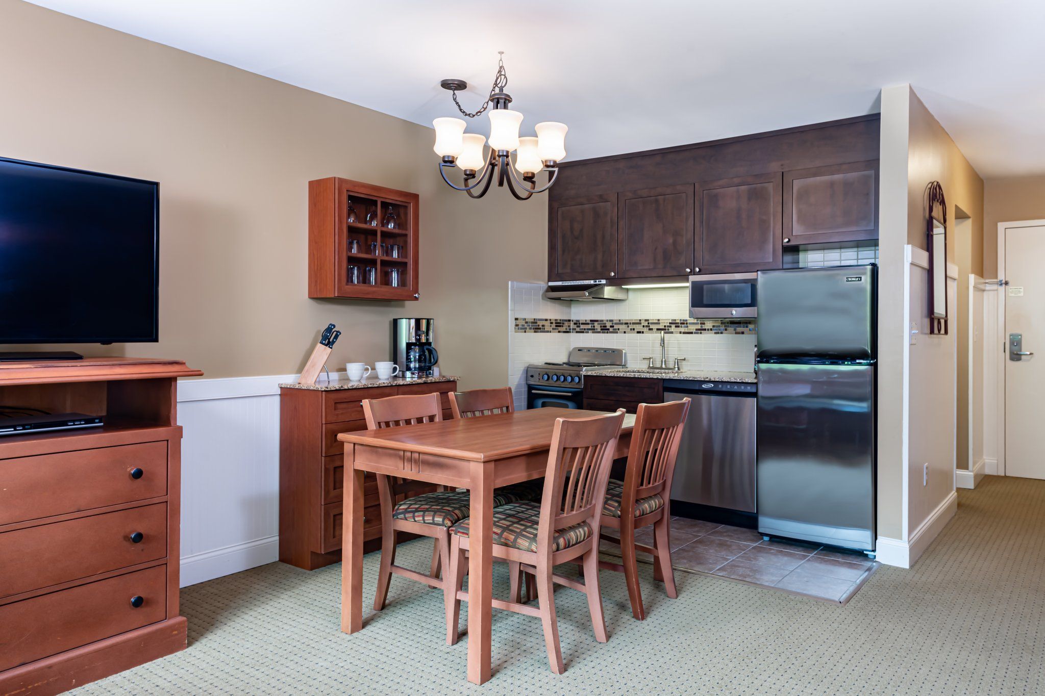 image Open-concept living area with a fully equipped kitchen, ideal for enjoying home-cooked meals and quality time together.
