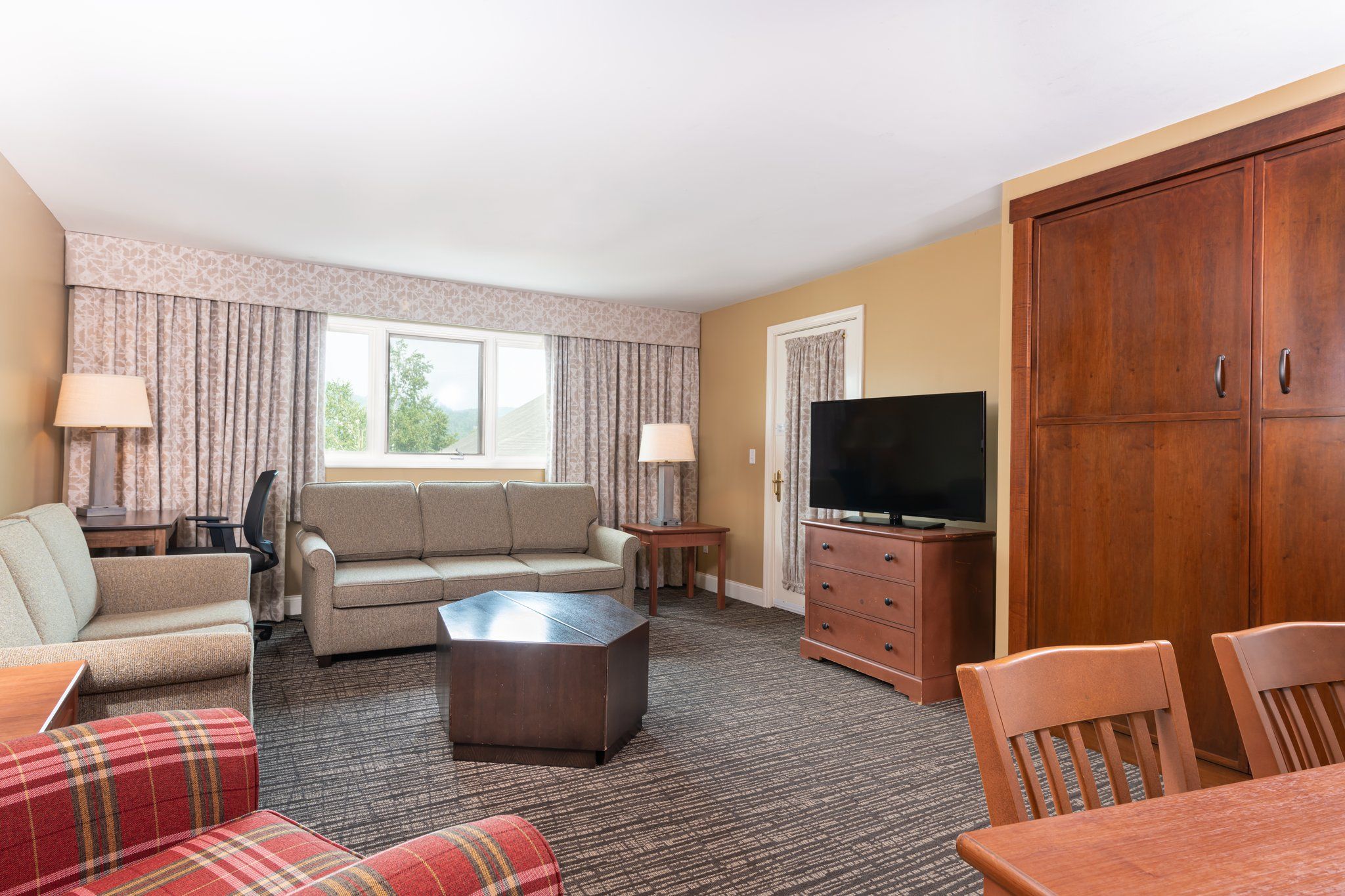 image Cozy living area with comfortable seating and a warm, inviting atmosphere, perfect for unwinding after a day of exploration.