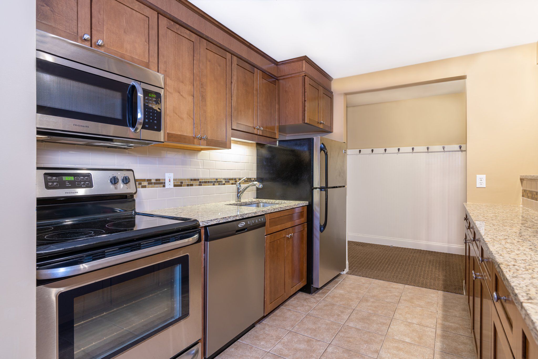 image Well-equipped kitchen with modern appliances, ideal for preparing meals and enjoying home-cooked dining experiences.
