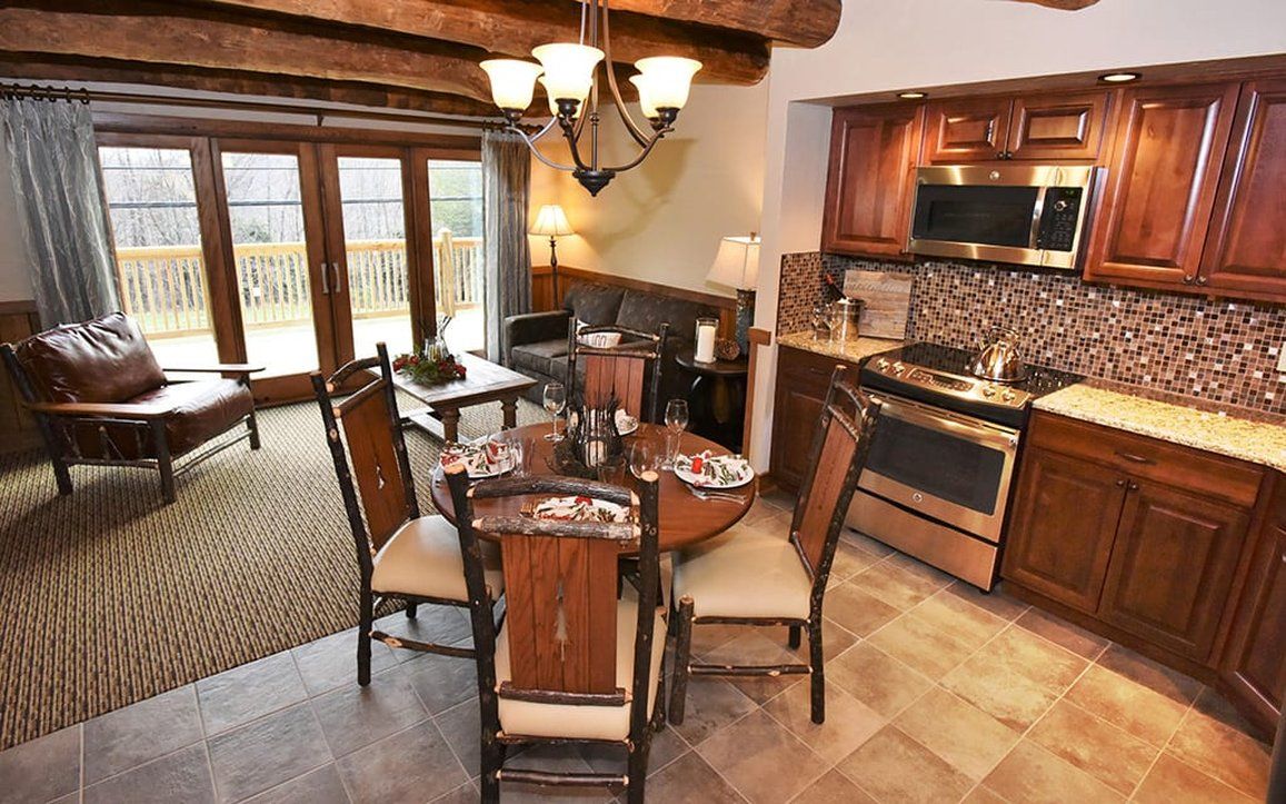 image Charming kitchen and dining area with natural wood finishes, ideal for family meals and gatherings.