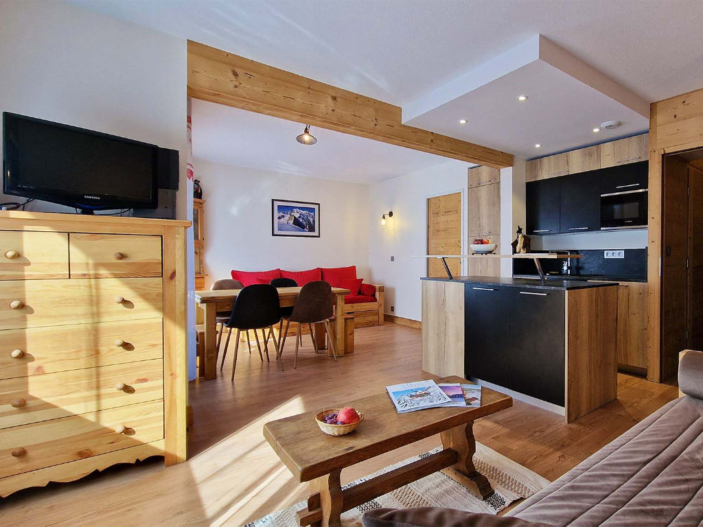 image Spacious and well-designed studio, blending modern comfort with rustic charm, located just moments from the ski lifts and local amenities.