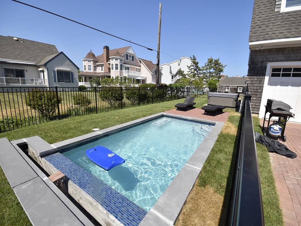 image Refreshing shared swimming pool, perfect for cooling off on warm summer days and relaxing under the sun.