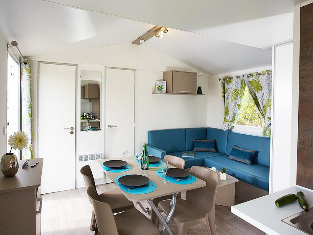 image Bright and modern living area in the cottage, designed for comfort and relaxation.