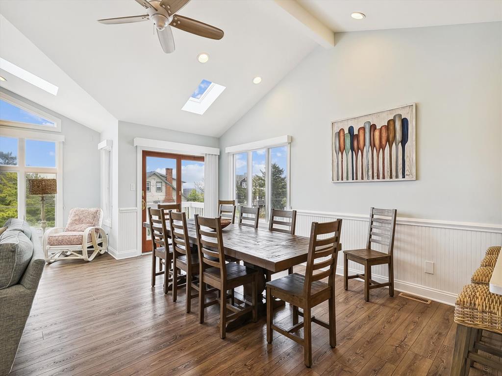 image Elegant dining area with a high ceiling, ideal for shared meals and entertaining guests.