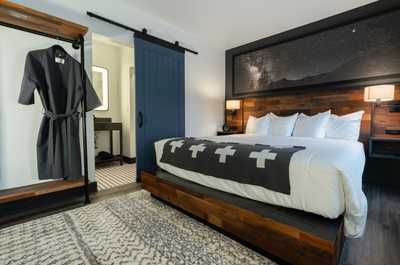 Elegant blend of comfort and style with cozy textures and a relaxing atmosphere for a perfect getaway.