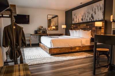 Thoughtfully designed mountain escape featuring rustic charm, modern touches, and a peaceful ambiance.