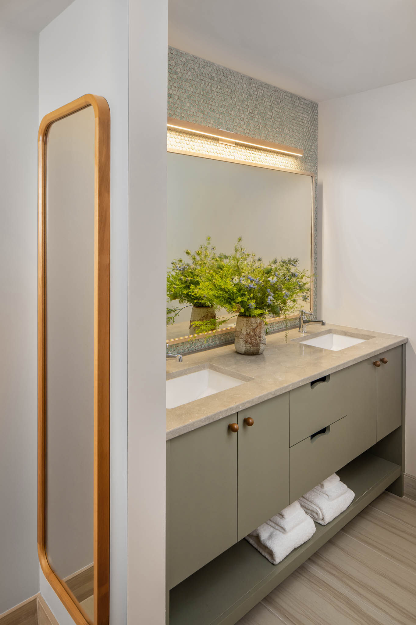image A spa-like vanity space where fresh mornings and relaxing evenings begin.