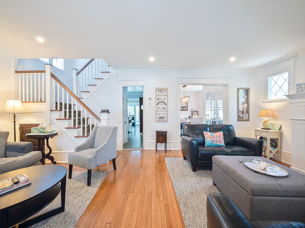 image Spacious open-plan living area, perfect for gatherings.