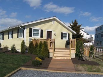 image Charming single-floor home with a landscaped front yard and easy entry.