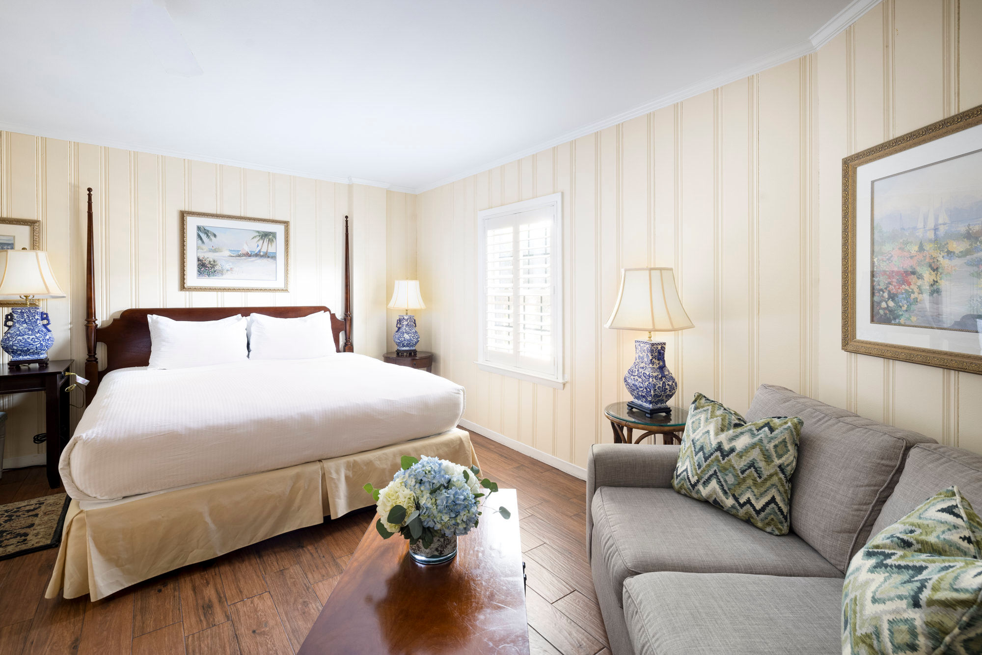 image A cozy and stylish suite featuring elegant decor and a comfortable seating area.