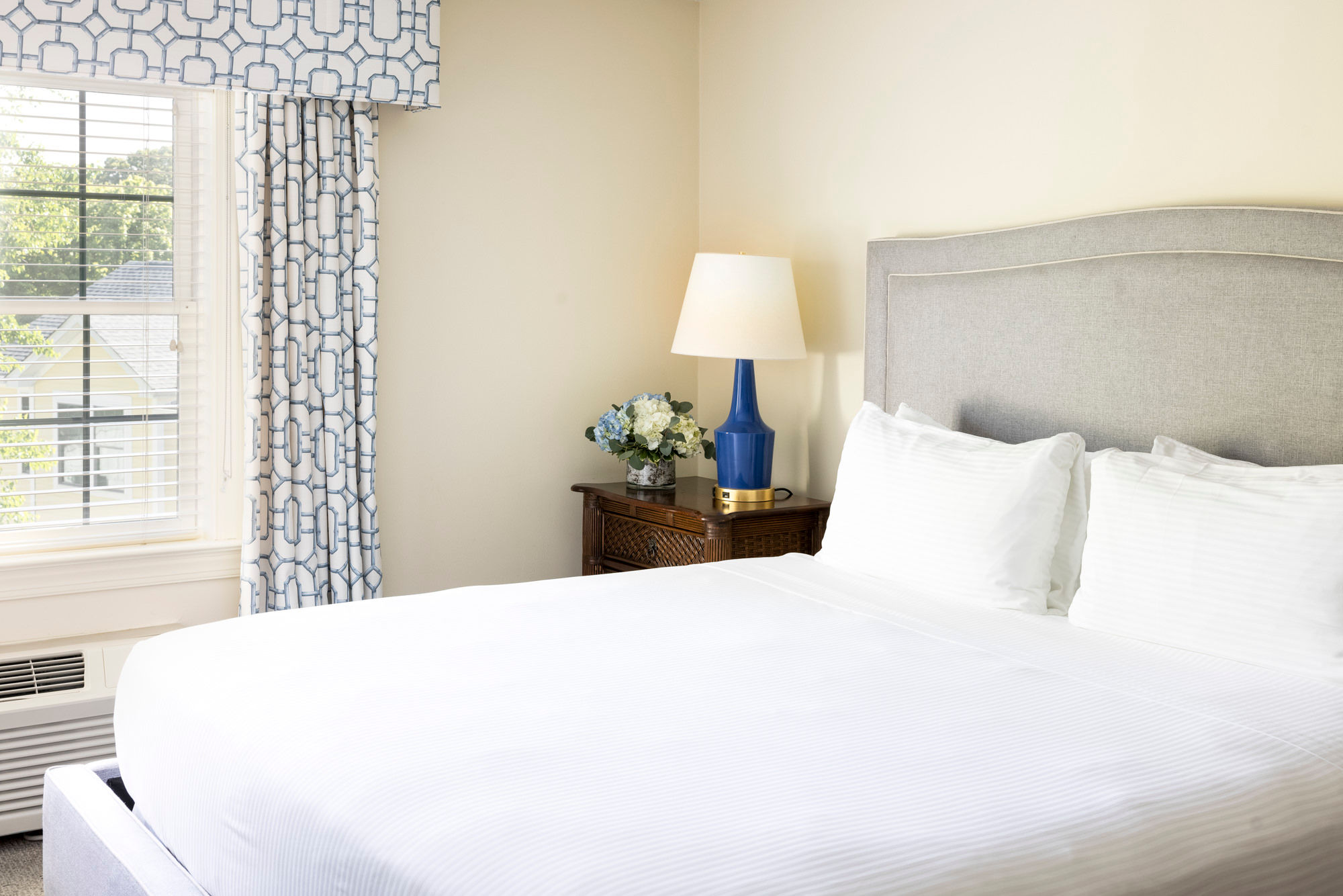 image Elegant bedroom with a plush bed, warm lighting, and tasteful decor designed for ultimate comfort.