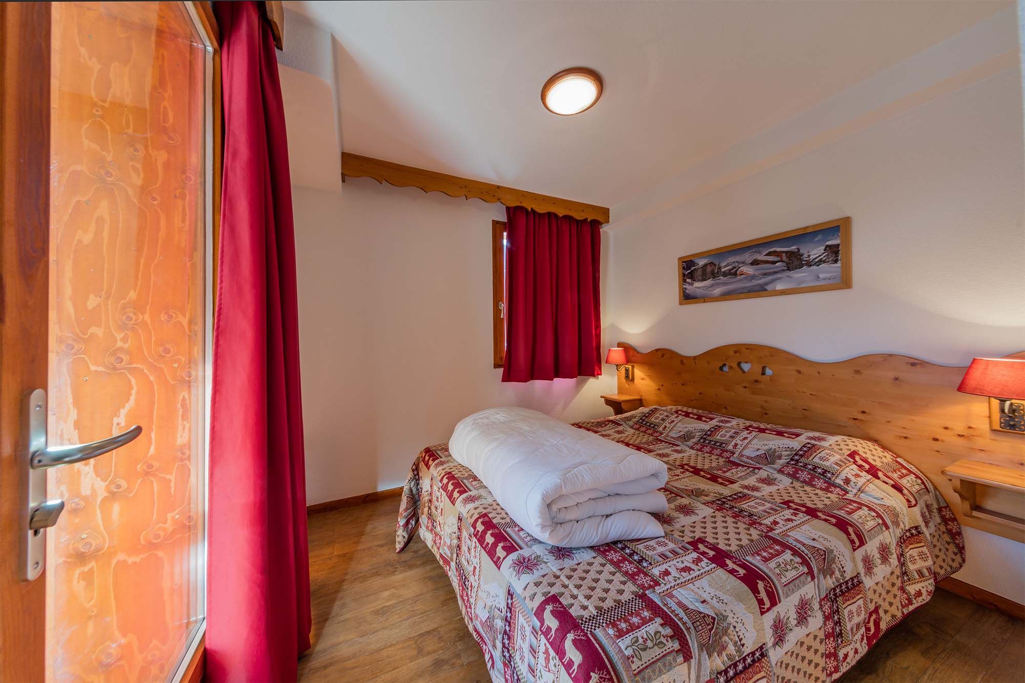 image A charming bedroom with soft lighting and alpine-inspired decor, ensuring a restful night's sleep.