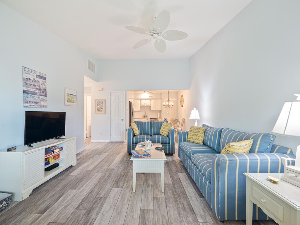 image Seamless flow between the living and dining areas, great for gatherings.