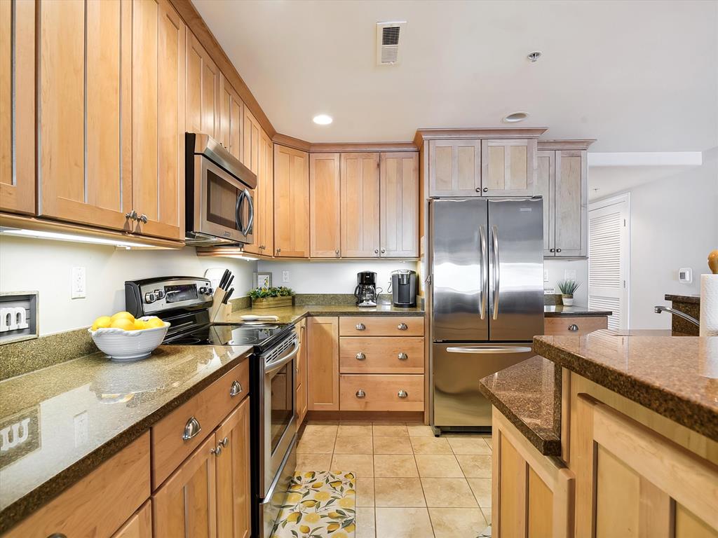 image With its sleek finishes and thoughtful design, this kitchen combines modern amenities with a warm, inviting atmosphere, ideal for creating memorable meals and moments.