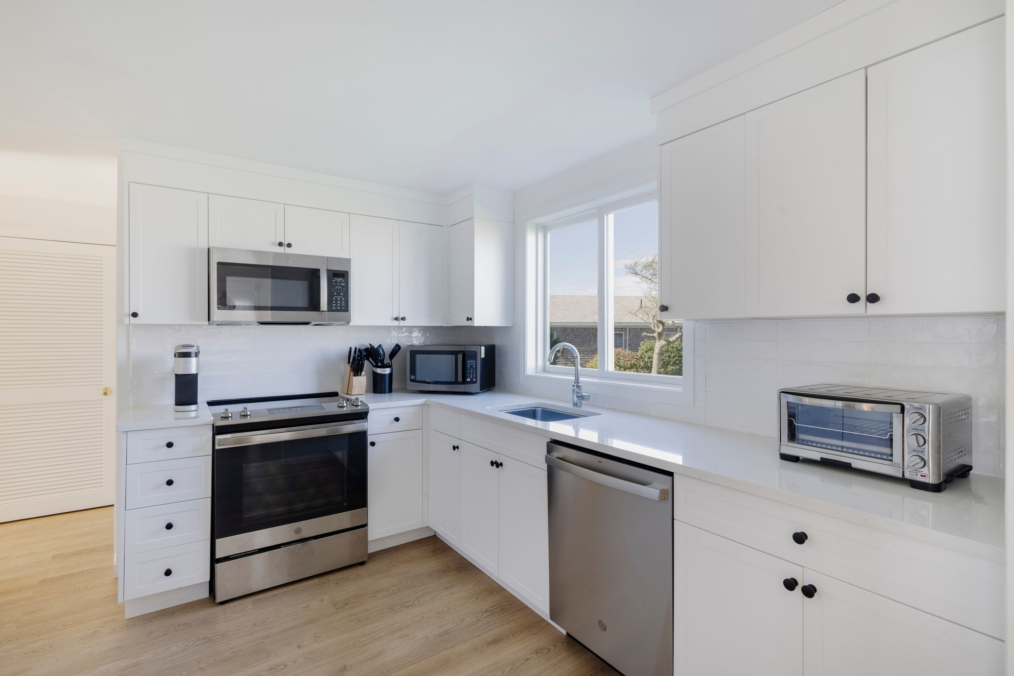 image Channel laid-back mornings and effortless meals in this sun-filled kitchen built for casual Cape days.