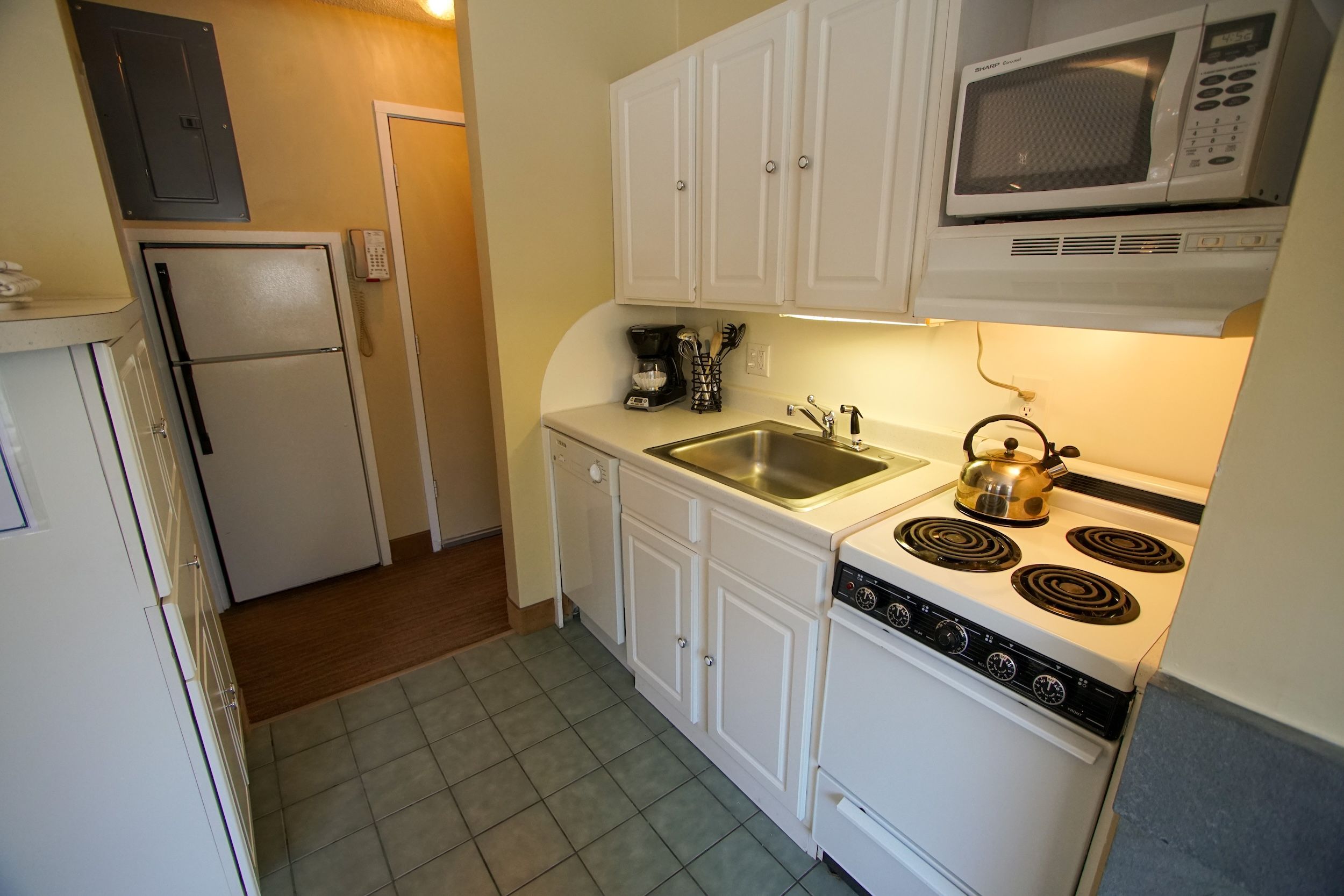 image Bright and welcoming kitchen area with convenient appliances, perfect for your culinary adventures.