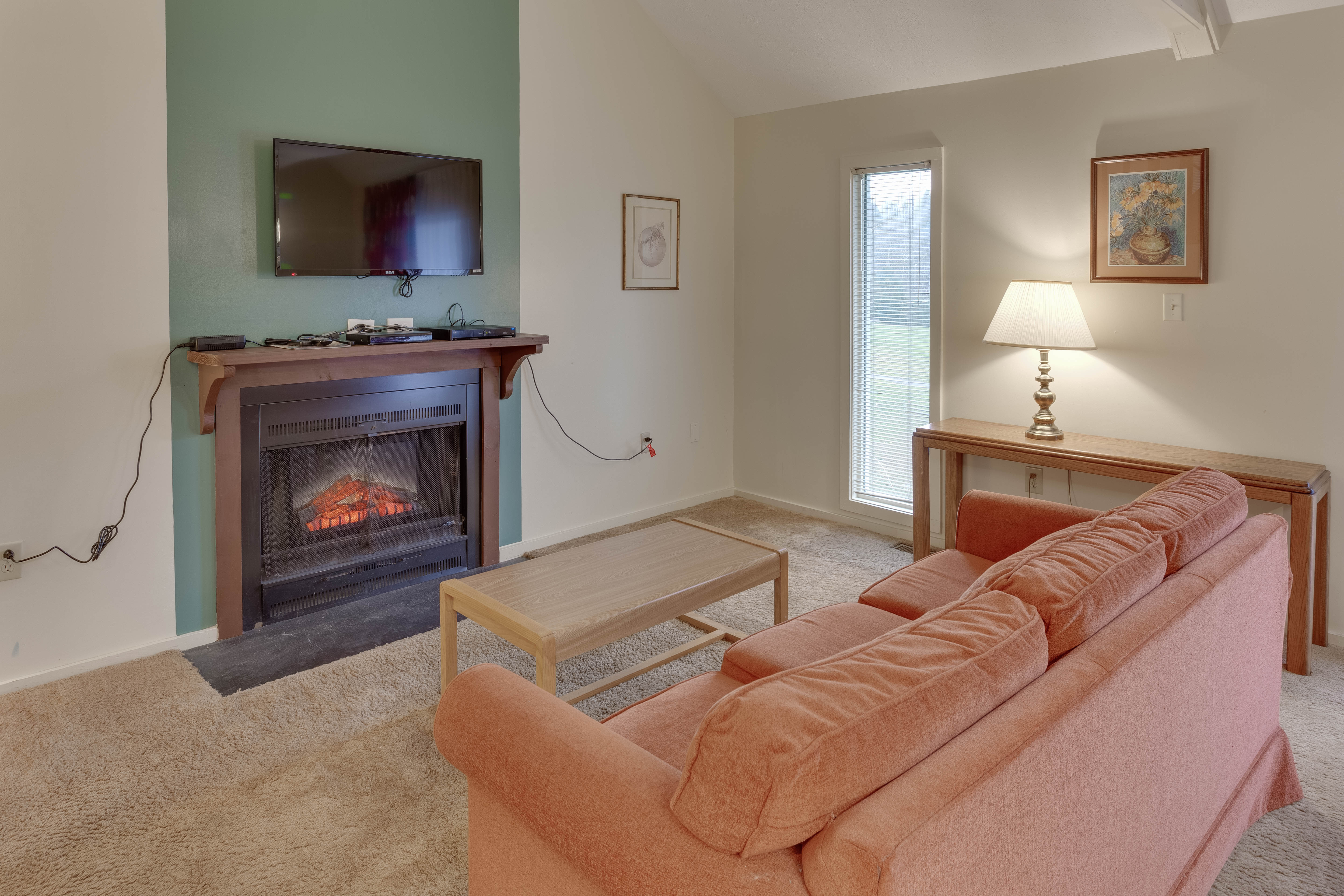 image Cozy up by the fireplace in the inviting living area, perfect for unwinding after a day of mountain adventures.