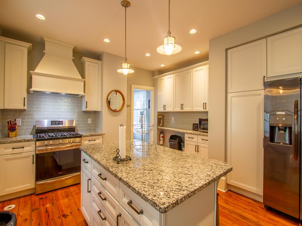 image The fully equipped kitchen boasts modern appliances and beautiful granite countertops, making it ideal for preparing meals for family and friends.