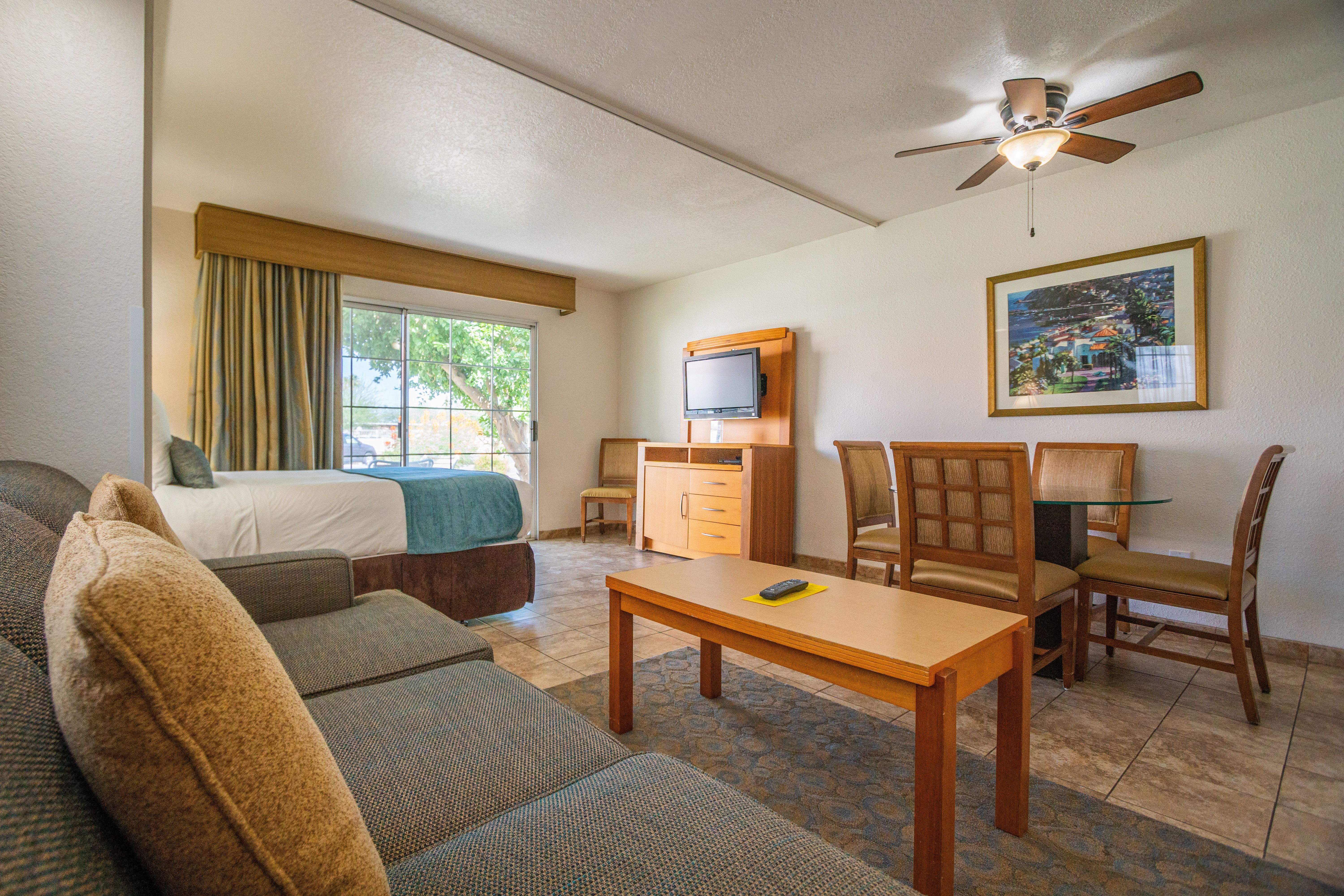 image Unwind in a cozy living space featuring a dining space for your convenience, ideal for intimate meals or quick snacks during your desert escape.