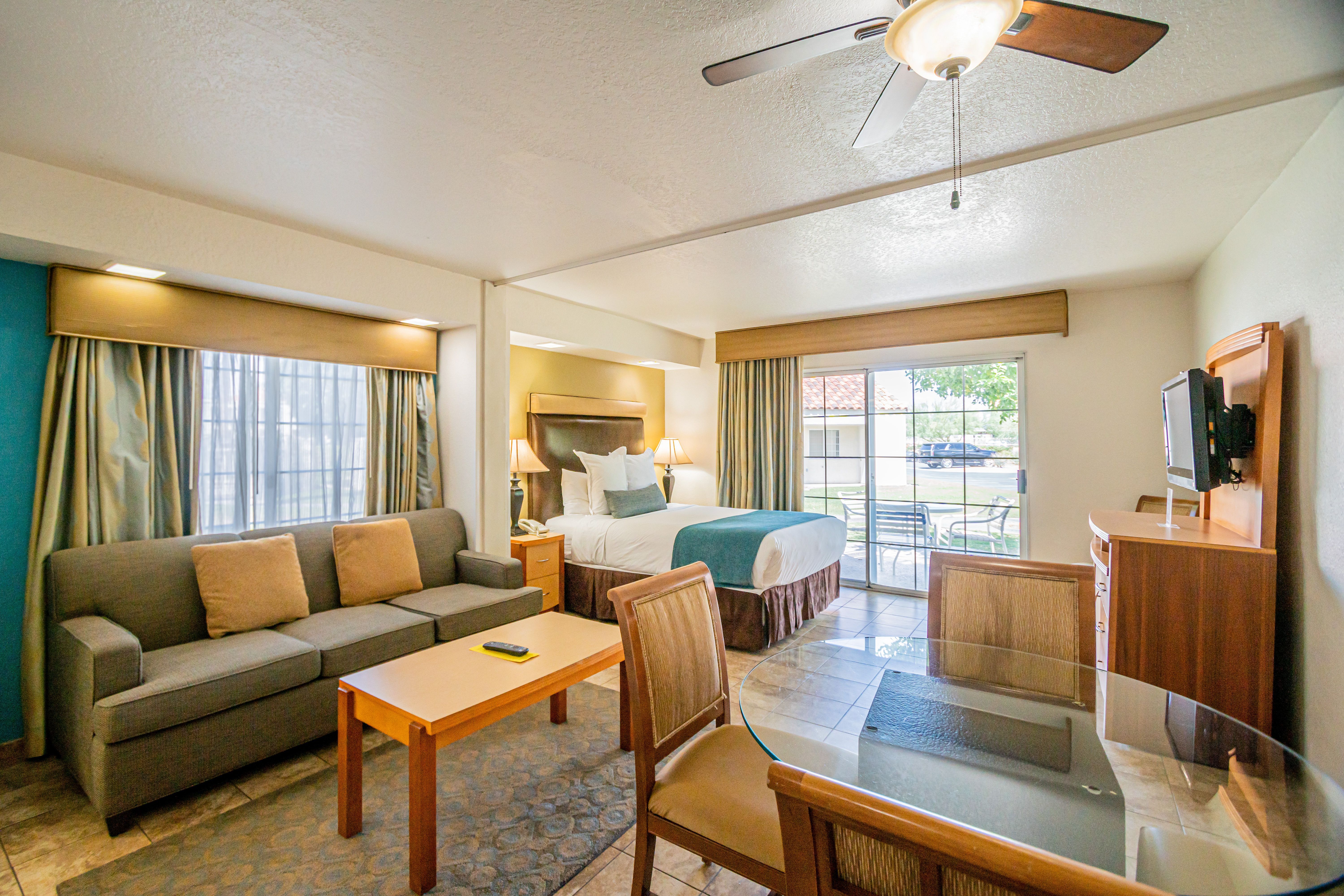 image Experience ultimate convenience and comfort in a stylish studio equipped with all the essentials, ideal for a romantic escape or solo adventure near El Paseo and Living Desert Zoo.