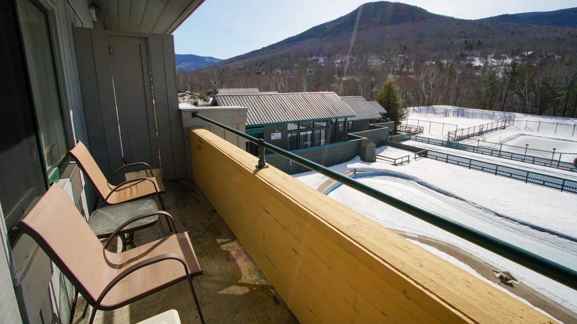 image Step onto your private balcony and soak in breathtaking mountain views, ensuring a tranquil atmosphere that adds to your stay, highlighted by convenient access to nearby outdoor activities.