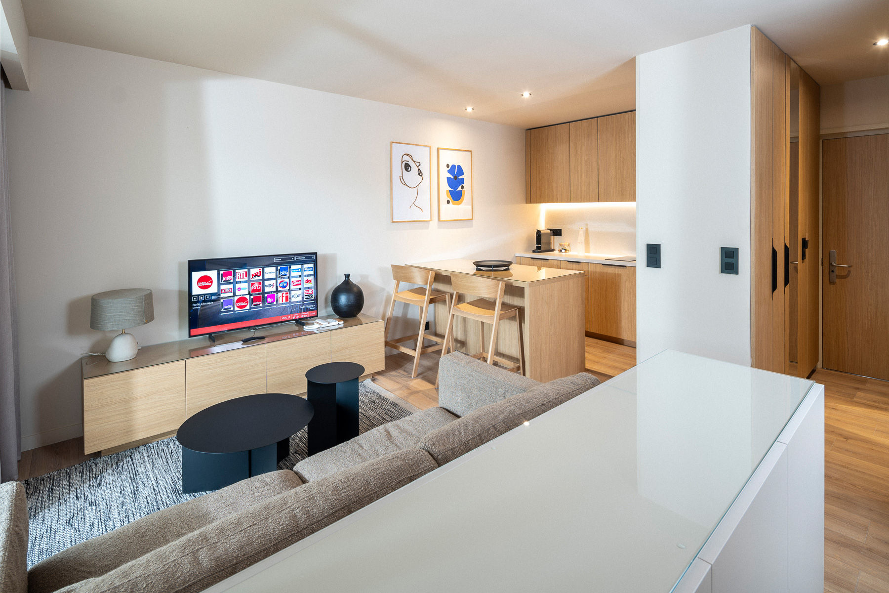 image Smart layout with a compact kitchen and lounge area, ideal for a comfortable short- or long-term stay.