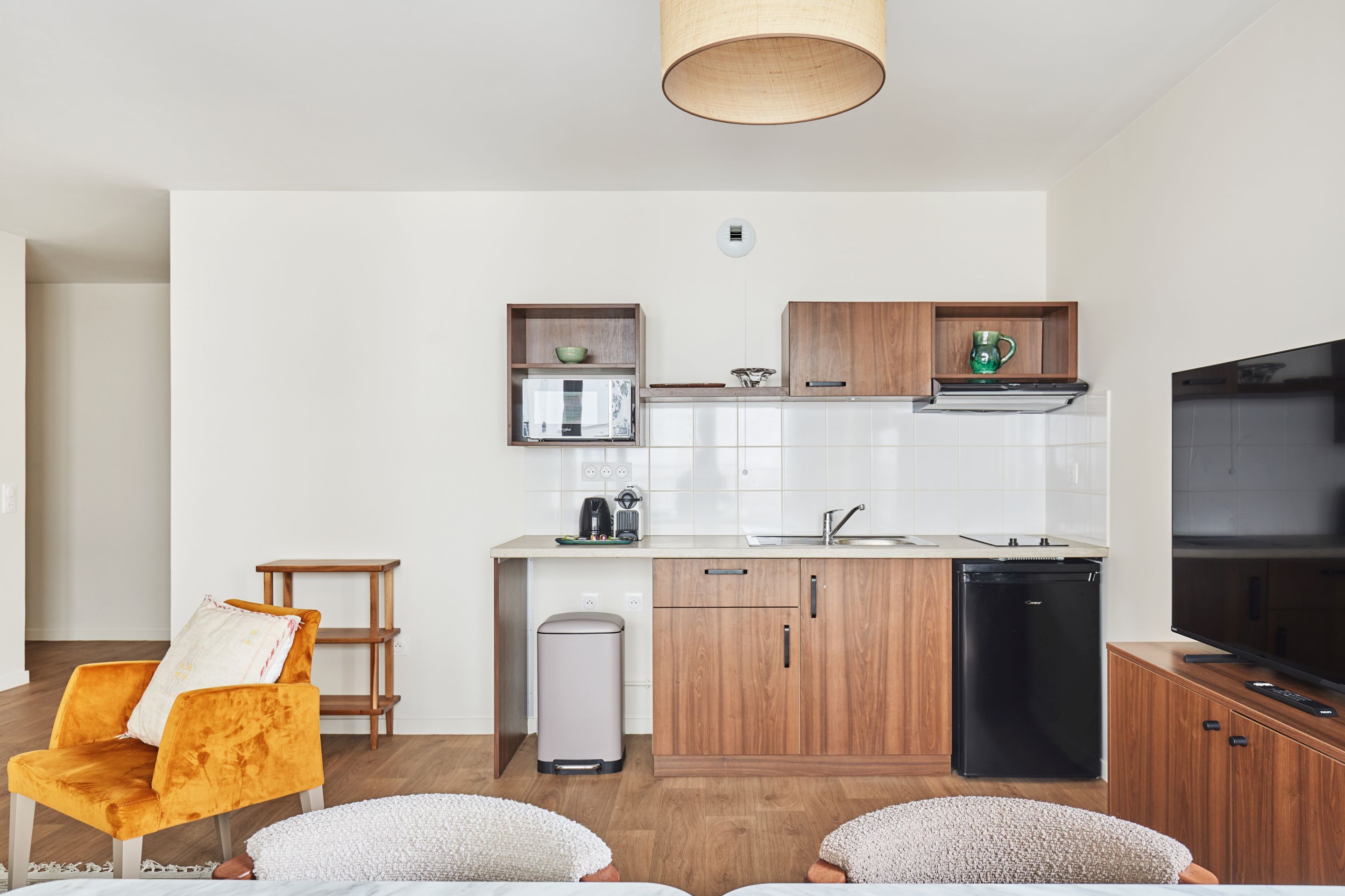 image Fully fitted kitchenette with seating for four—prepare and enjoy meals together with ease.