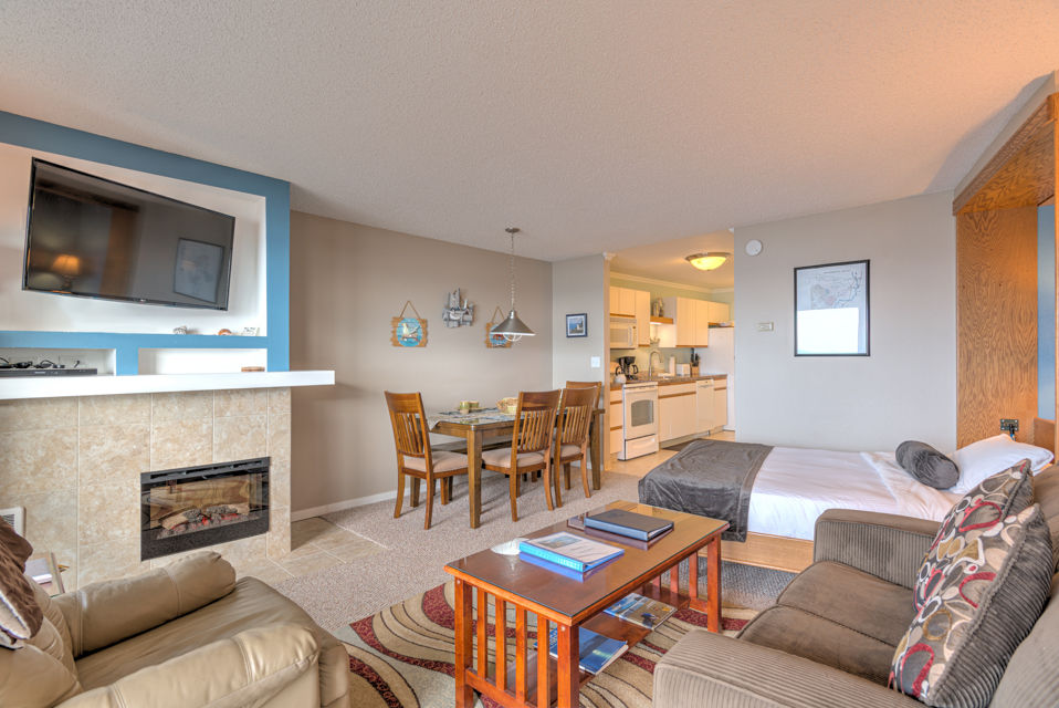 image This inviting studio offers a full kitchen, complete with modern appliances, and a welcoming living area perfect for relaxation.