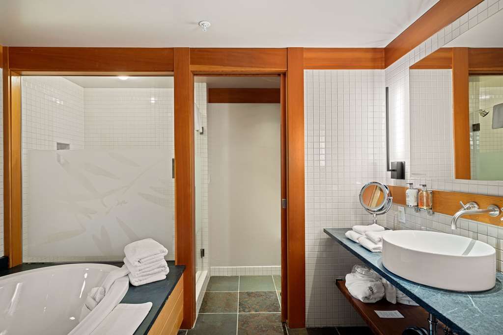 image Bright bathroom design blends function and calm for a refreshing daily ritual.