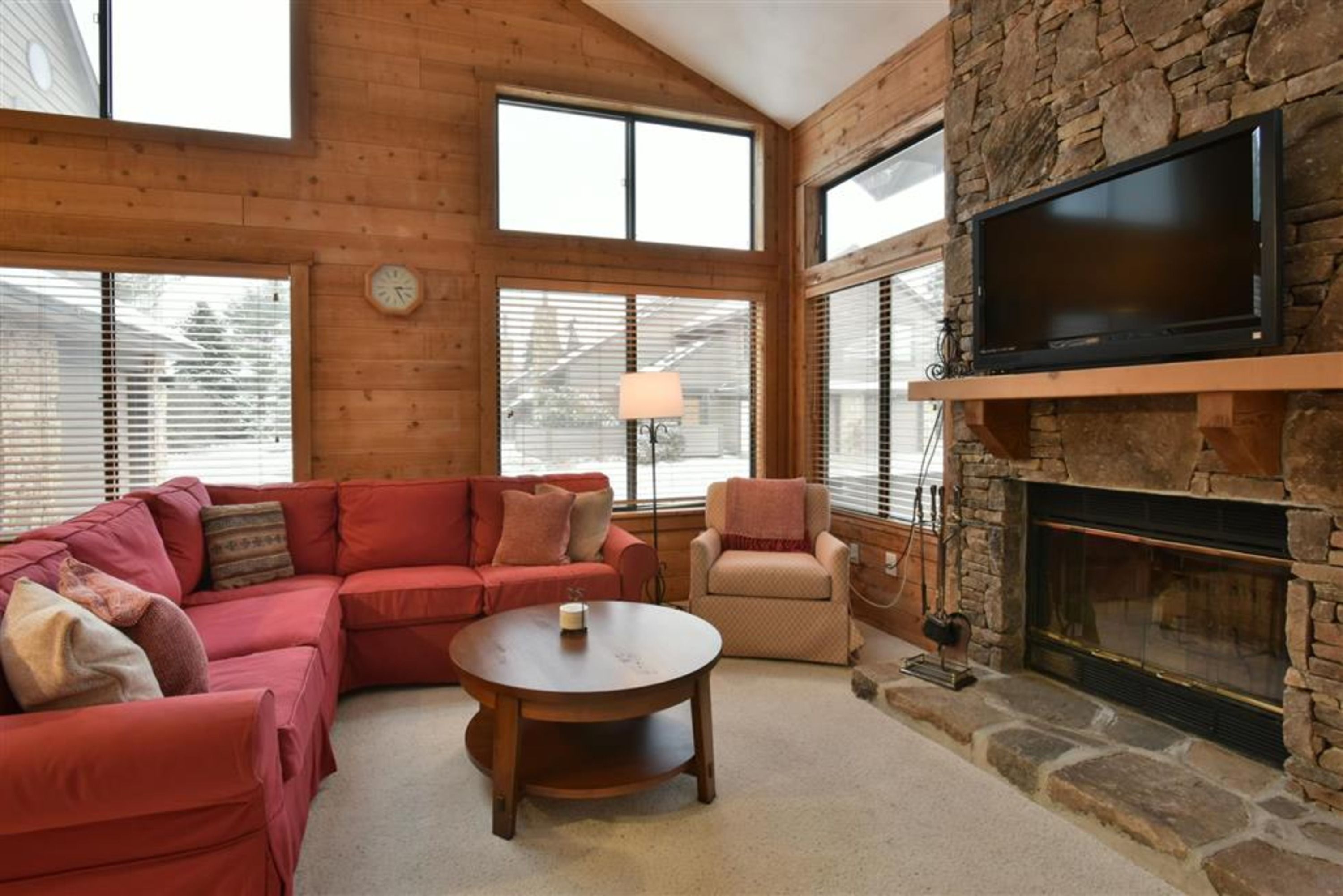 image Spacious living area with cozy seating and large windows, perfect for relaxing after a day on the slopes.