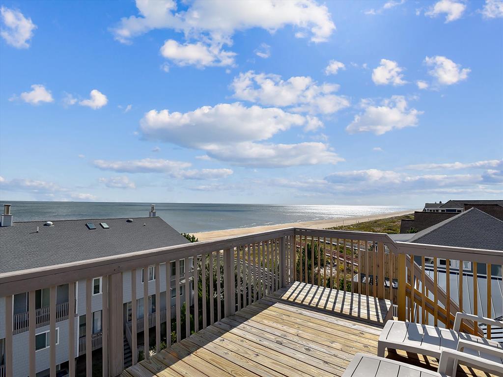 image Rooftop deck with sweeping ocean and neighborhood views—an unbeatable spot for relaxing above it all.
