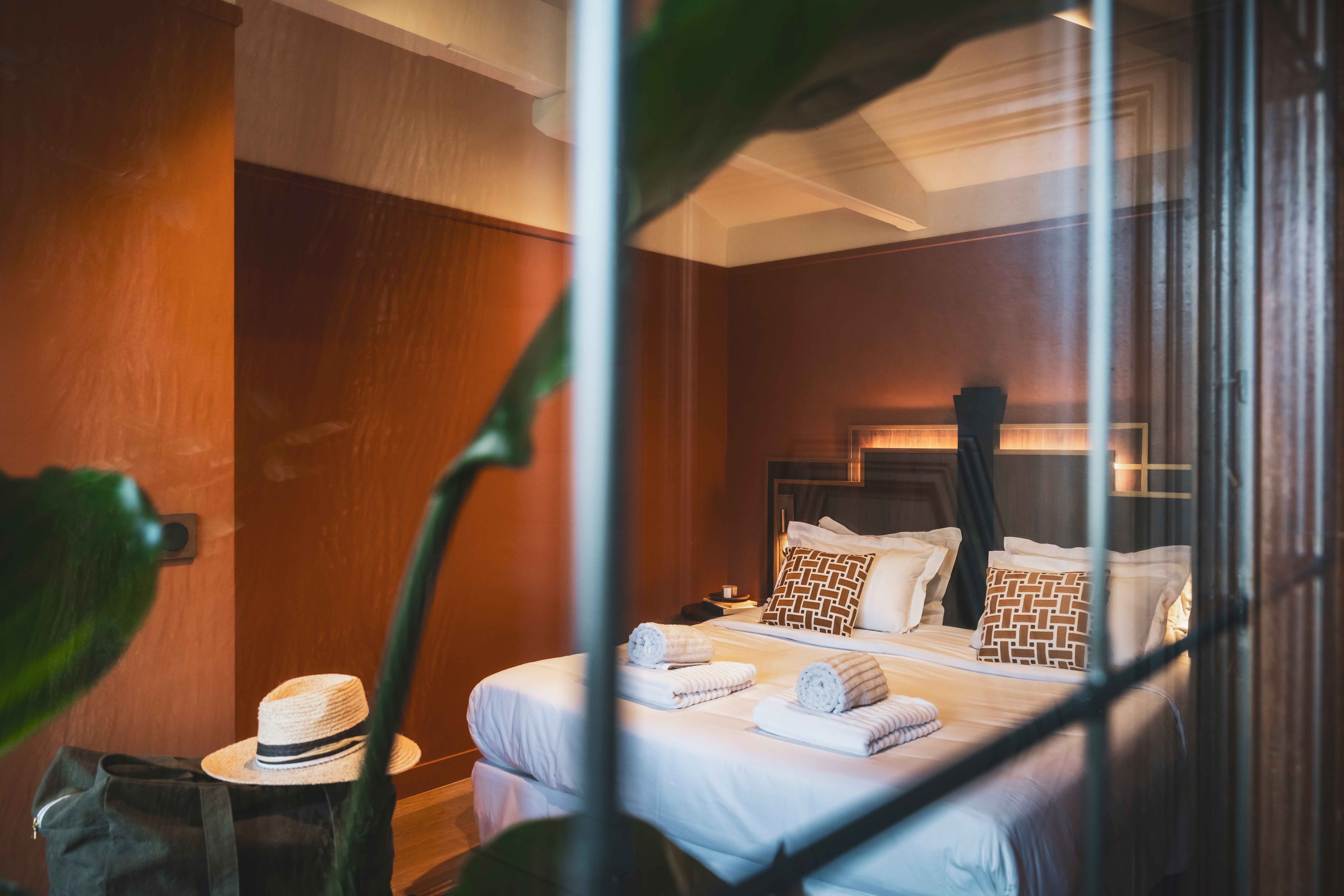 image A tranquil corner framed by greenery, offering peace and privacy in the heart of the Basque coast.