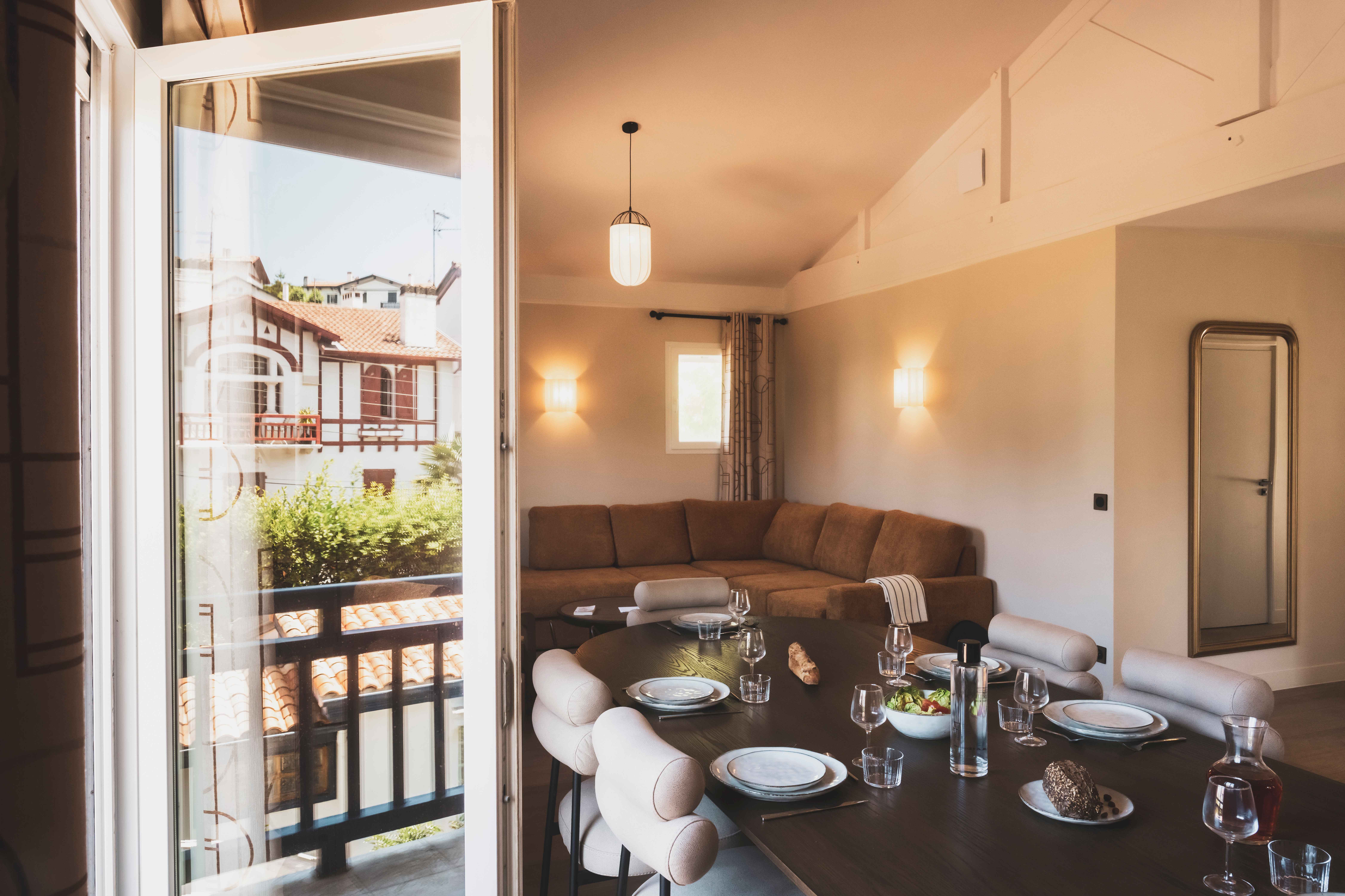 image Enjoy breakfast with a view of the village rooftops, just steps away from the heart of Saint-Jean-de-Luz.