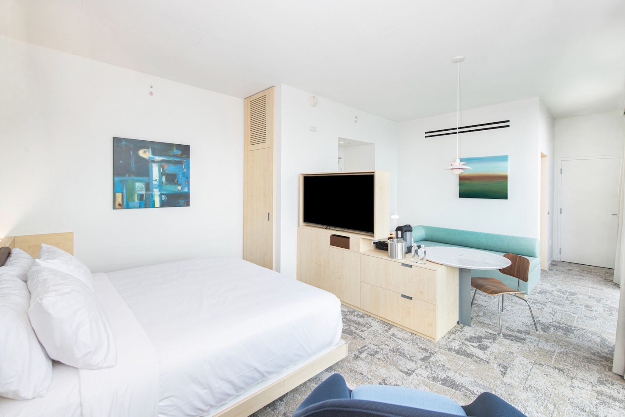 image Experience the perfect blend of modern elegance and urban comfort in this luxurious king-bedded guestroom at Hotel Eleo, ideally situated near the vibrant University of Florida campus.