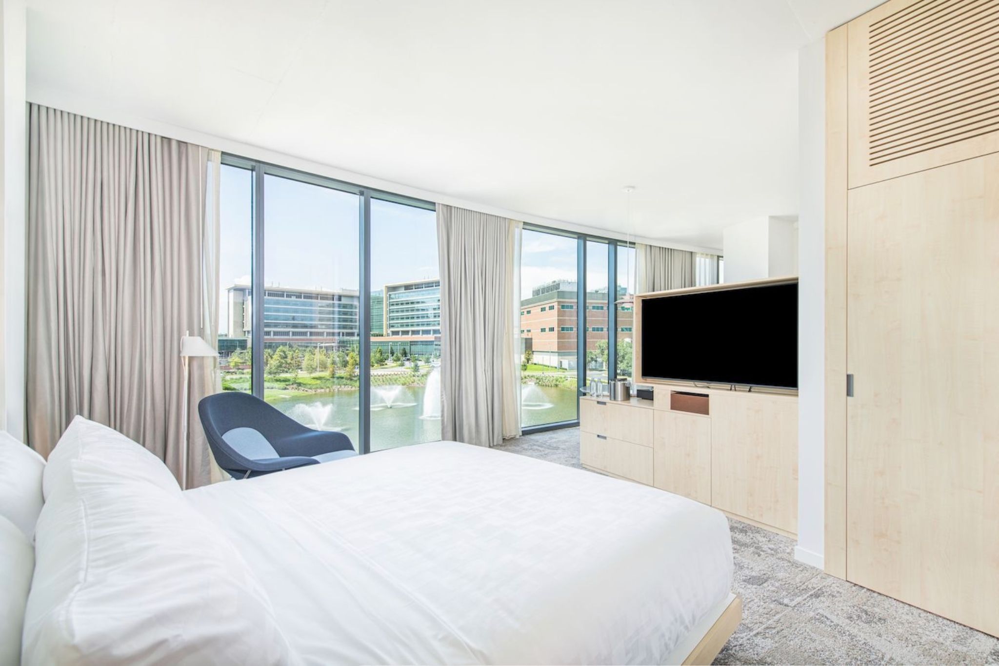 image Wake up to breathtaking waterfront views from this contemporary guestroom, perfectly blending comfort and sophistication.