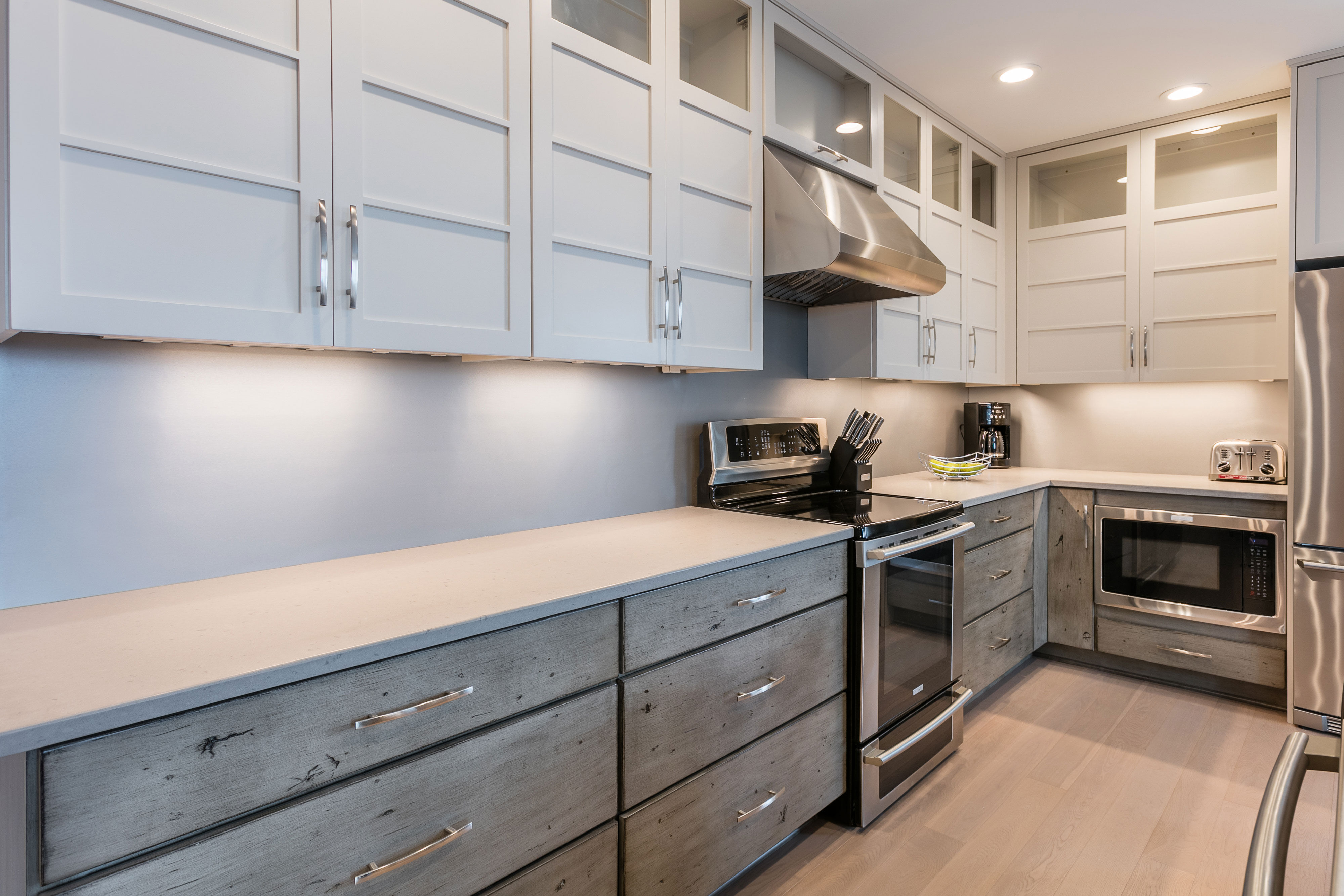 image A modern, fully equipped kitchen makes meal preparation easy, with clean lines and ample counter space for group cooking.