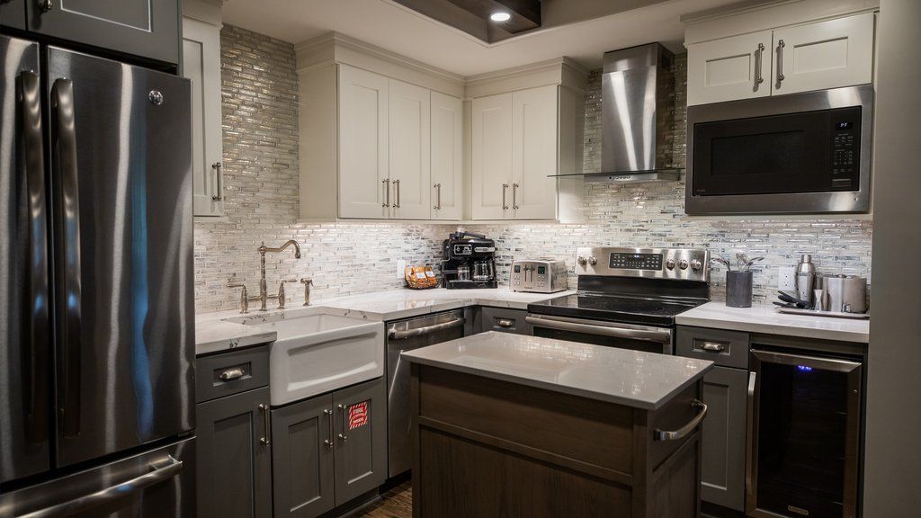 image Fully equipped kitchen with granite countertops and full-size appliances for easy family meals.