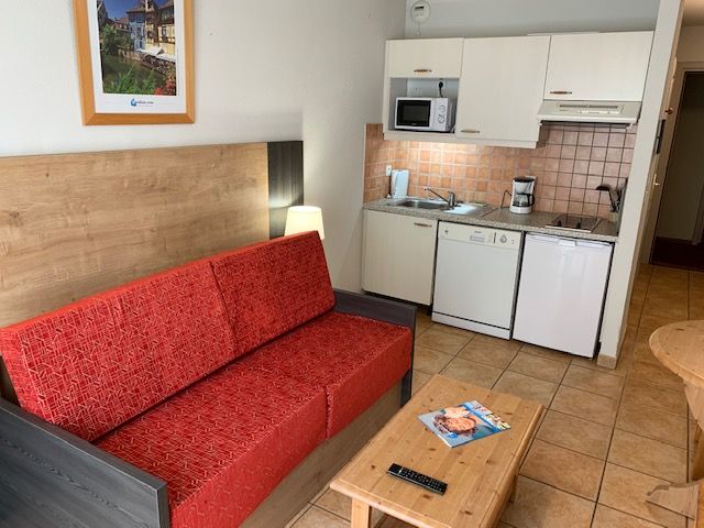 image The fully equipped kitchen makes it easy to pick up local produce and wines from nearby Colmar and cook in.