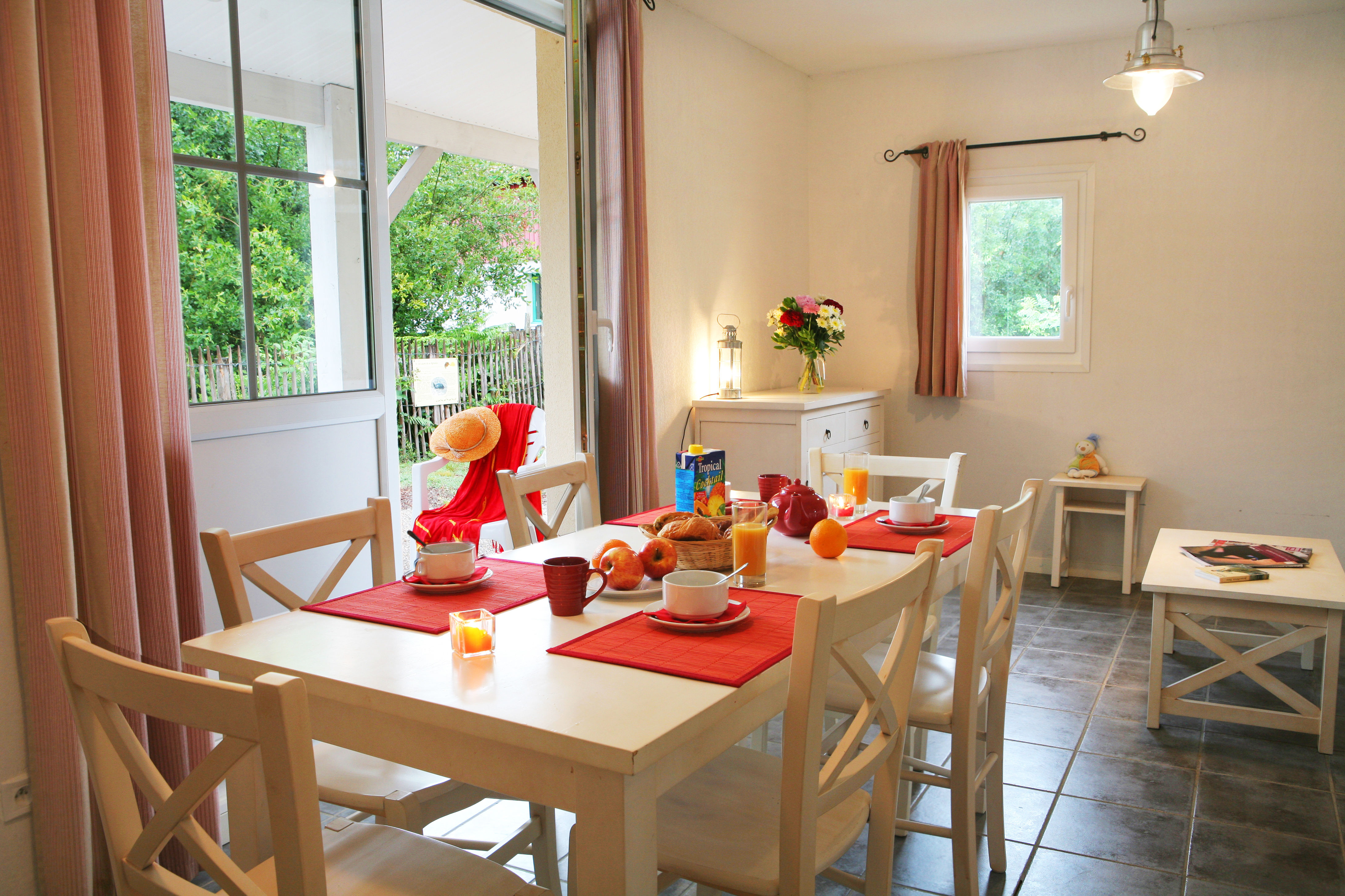 image Gather around the dining table after a morning at the local Arès market — the fully equipped kitchenette makes self-catering a breeze.