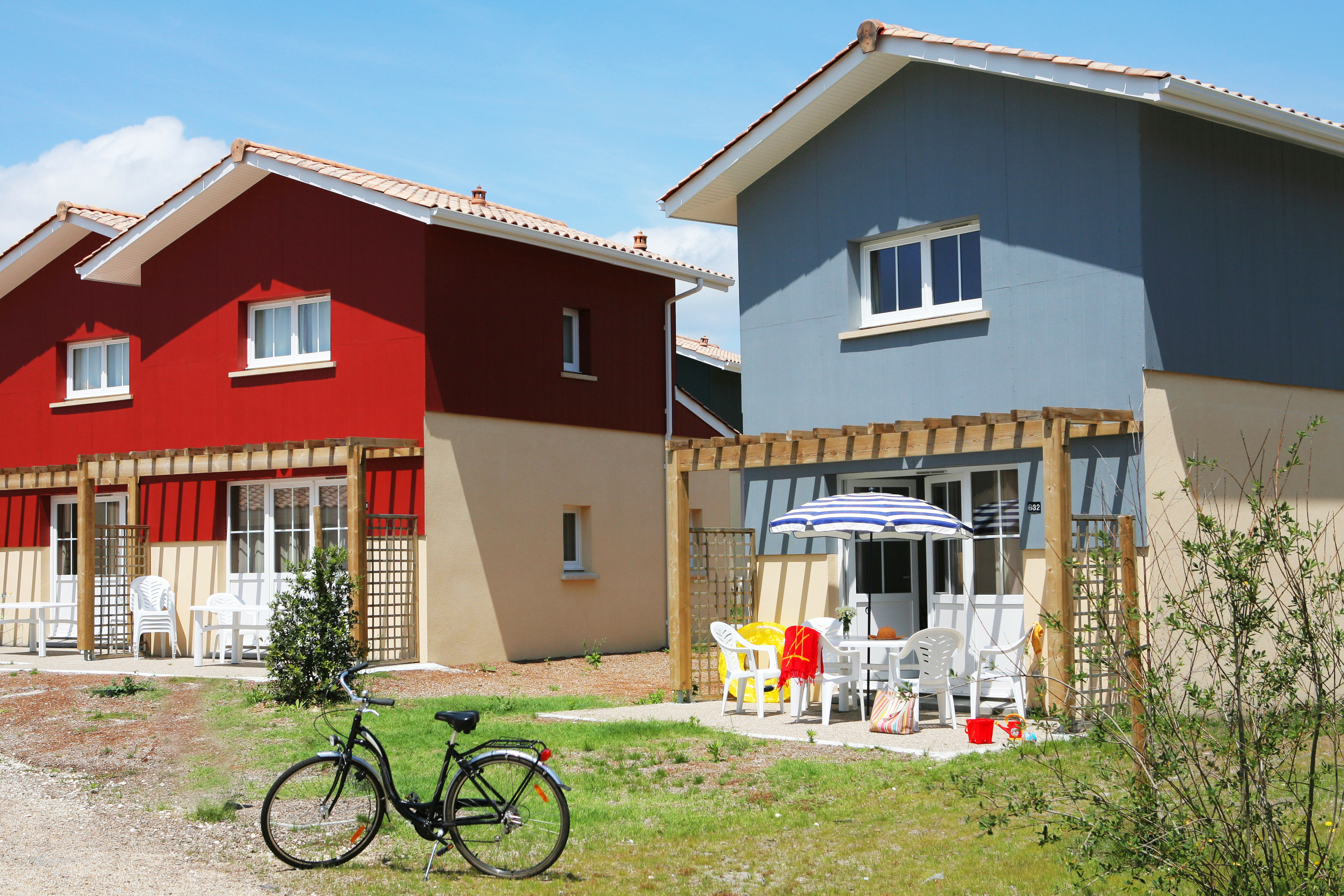 image Your home away from home in the Arcachonnais Village — a charming detached-style house set among the trees, with a bike ready for exploring the Bay's famous cycle paths.