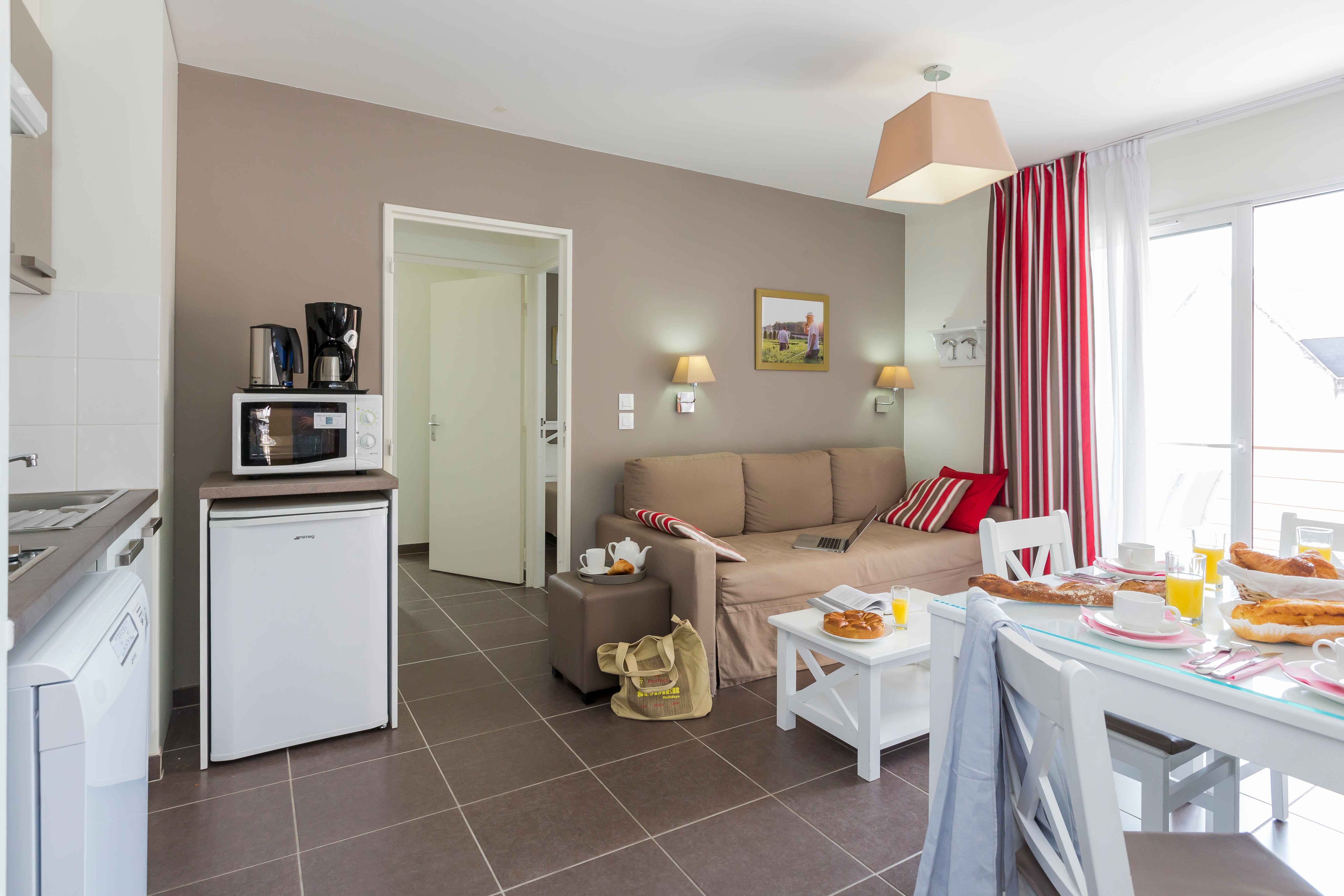 image A fully equipped kitchen and spacious dining area provide everything a group of six needs to feel right at home between explorations of Chinon and the Loire Valley.