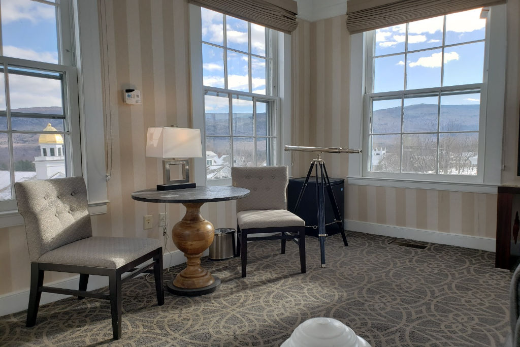 image Discover the charm of this urban retreat, featuring sleek furnishings and a warm ambiance that welcomes you to relax and unwind.