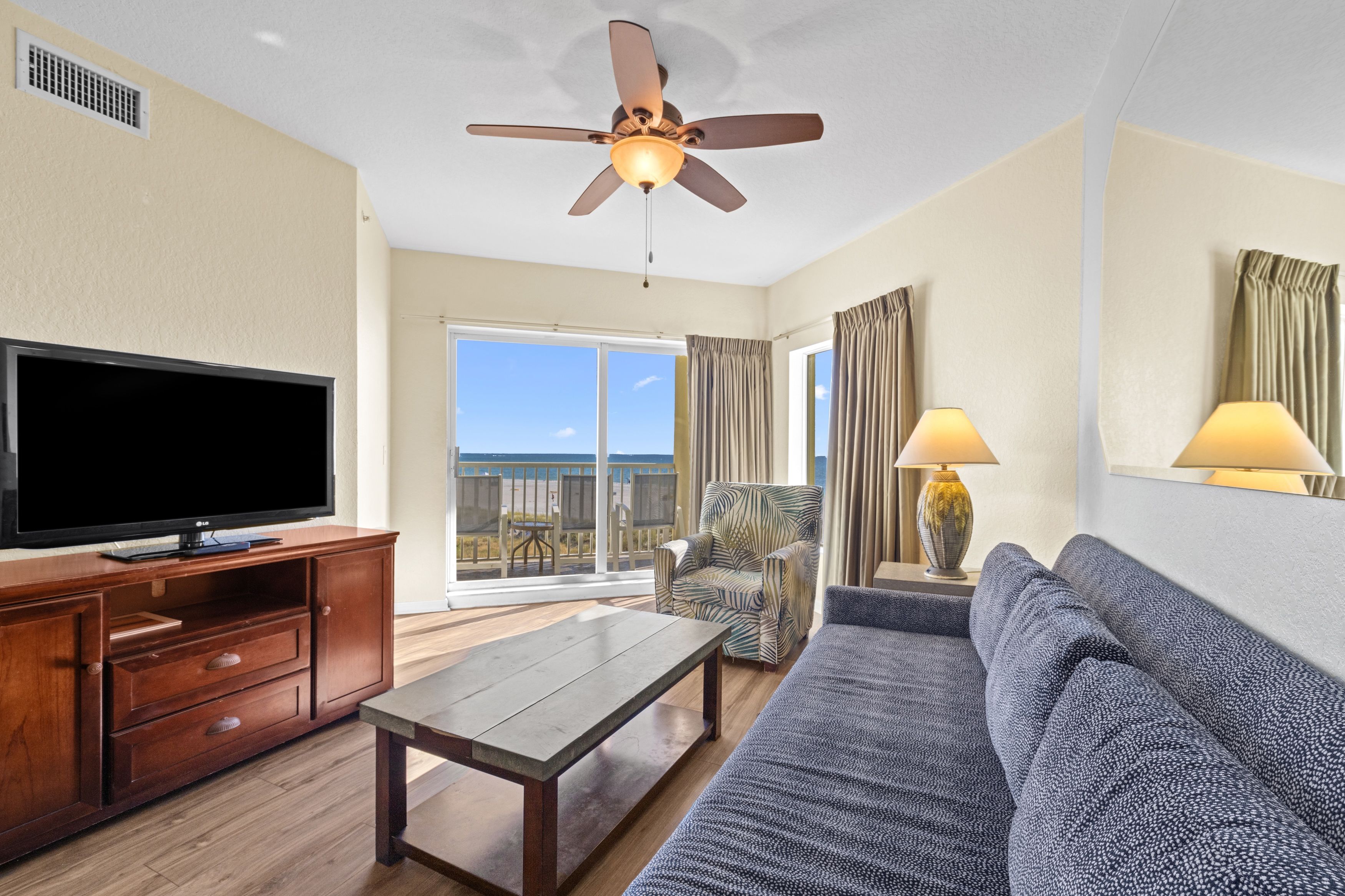 image Unwind in the inviting living room, complete with a flat-screen TV and stunning beach views.